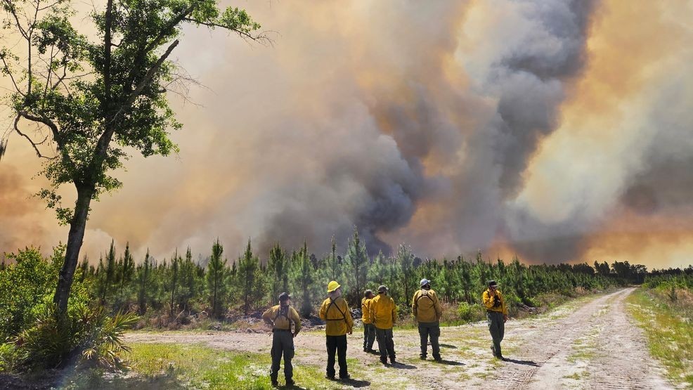 Families fleeing evacuation zones as Georgia wildfires advance